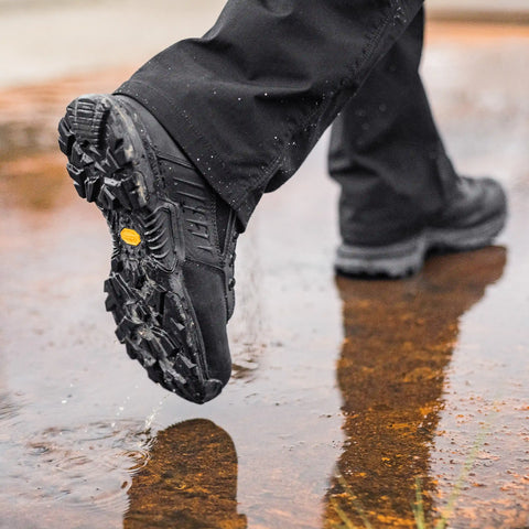 Striker Bolt 8" Black